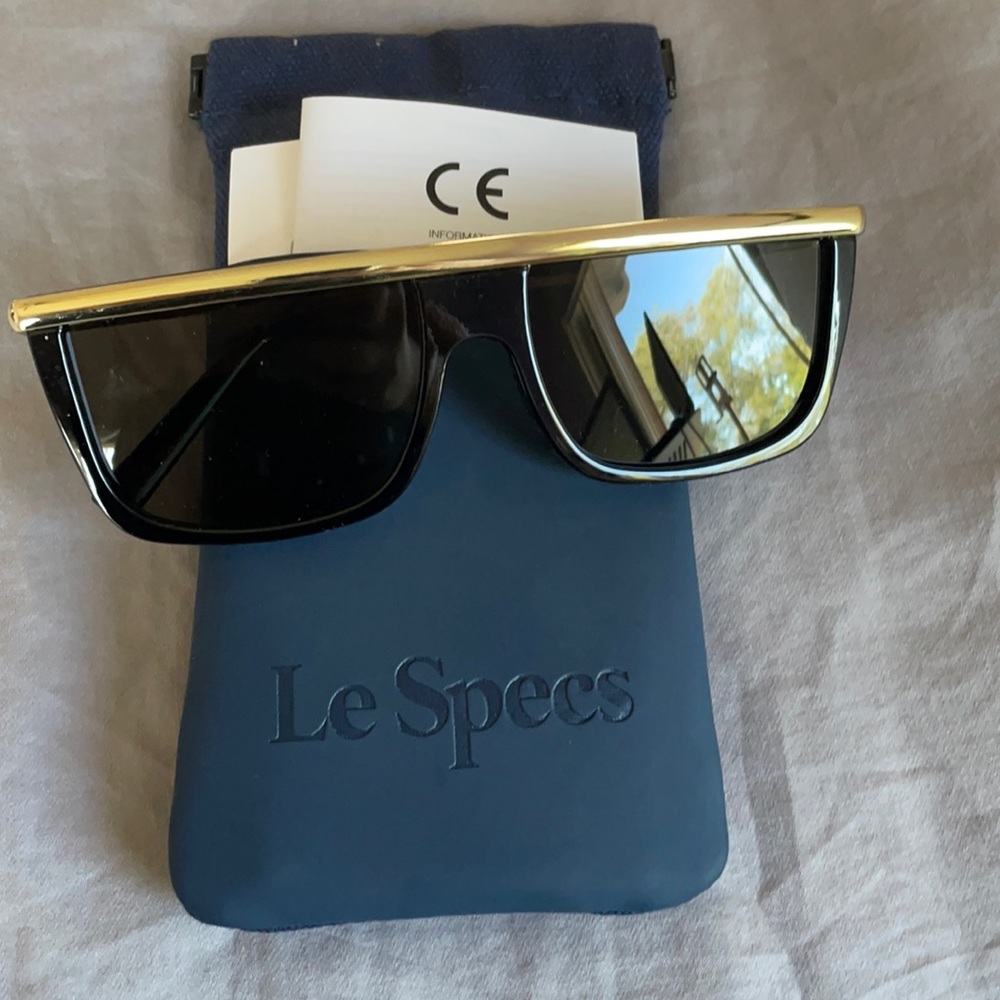 Brand New, never worn Women’s Sunglasses!